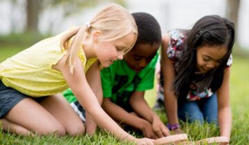 10 Essential Safety Rules for Kids Who Play Outside